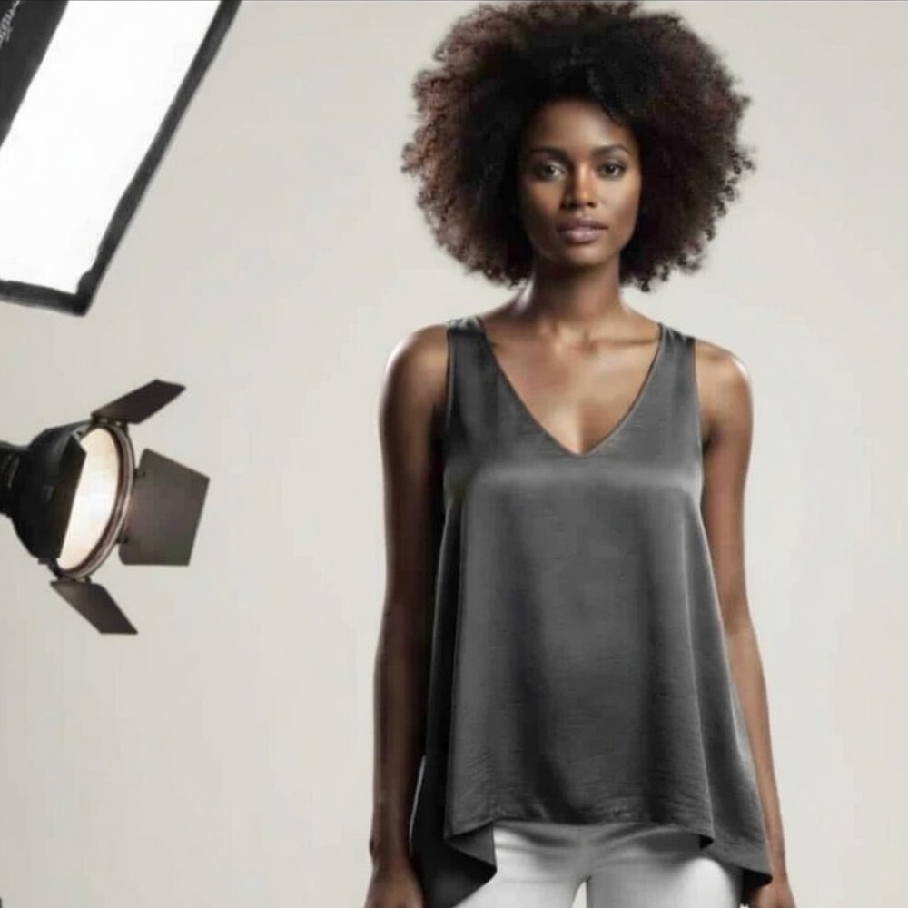 🌟 Elizabeth and James New Everly Black Asymmetrical Sleeveless Top. Size M